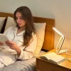 Lámpara de escritorio LED plegable recargable con control táctil y regulación de brillo luz de lectura cuidadosa para los ojos ideal para dormitorio estudio y viajes 8